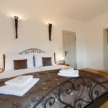 Krumlov Apartman *
