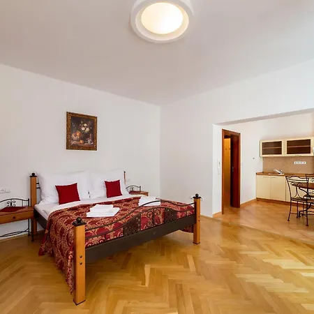 Krumlov Apartman *